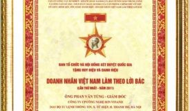 Lãnh đạo công ty sơn Visun nhận danh hiệu “Doanh nhân Việt làm theo lời bác”